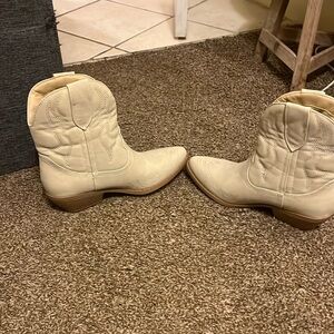 Super cute ankle cowboy boots-NWOT